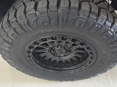 37 x 12.5 R20 Nitto Ridge Grappler Tires