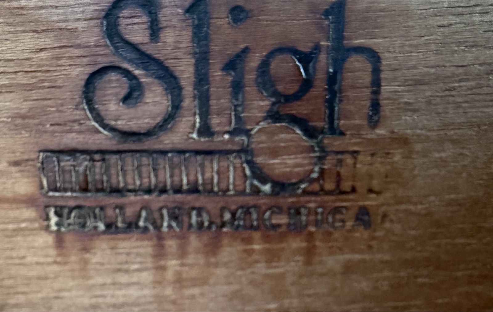 SLIGH 7 drawer desk