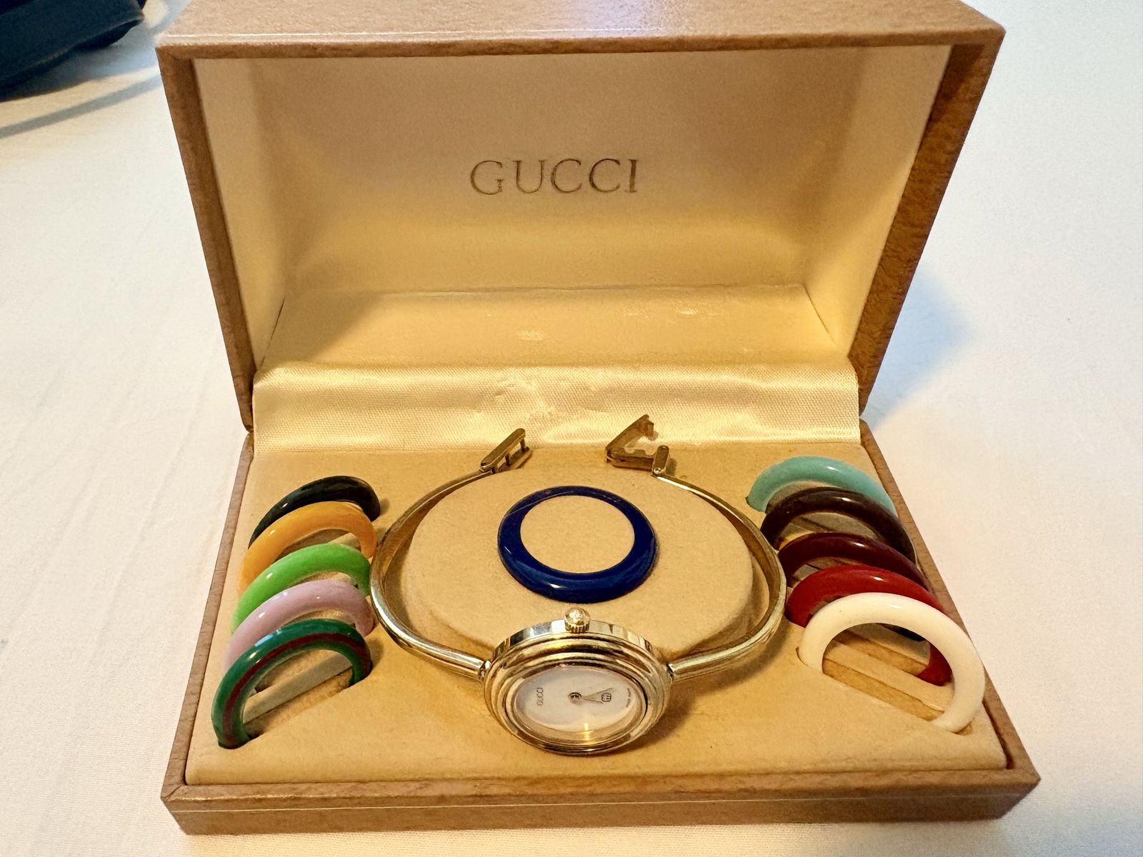 Near MINT GUCCI 11/12 12 Change Bezel Gold Bangle Quartz Ladies Watch w/ Box