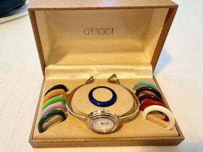 Near MINT GUCCI 11/12 12 Change Bezel Gold Bangle Quartz Ladies Watch w/ Box