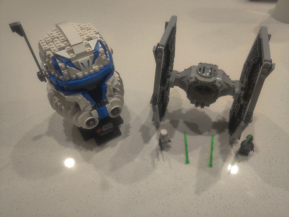 LEGO Star Wars Captain Rex Helmet and TIE Fighter Set