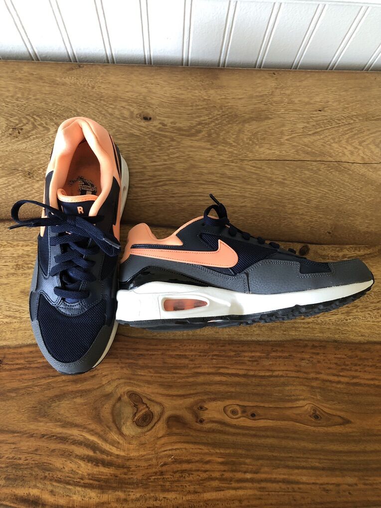 NIKE Air Max ST Womens Sz 8