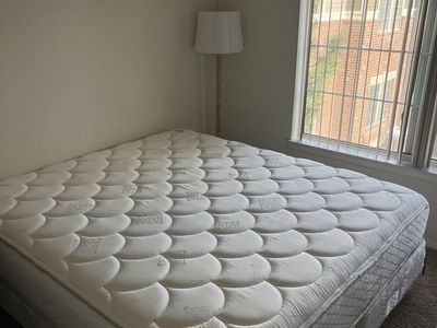 King size bed - set bed frame + mattress