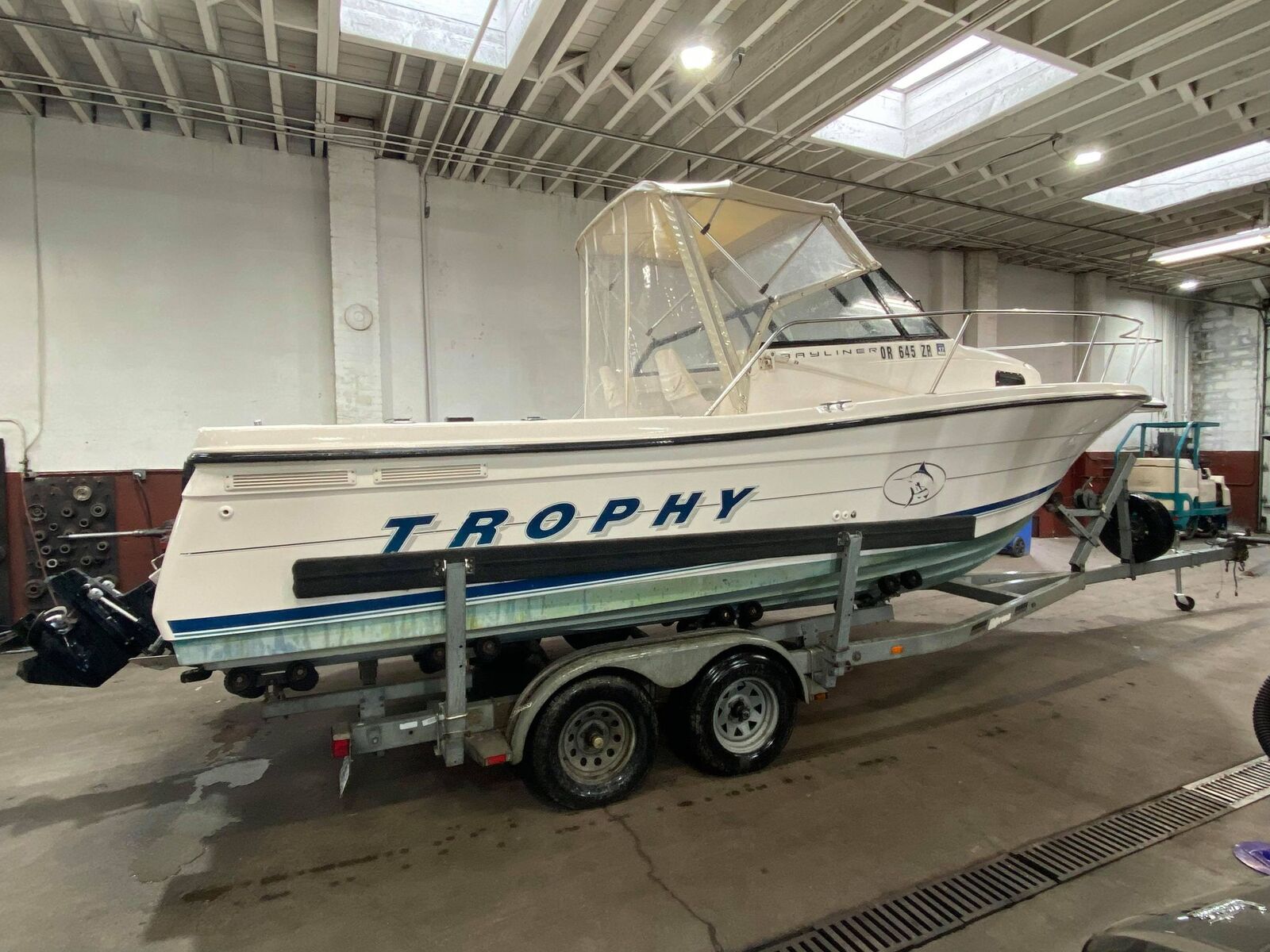 1996 Bayliner Trophy 2352 Fishing Boat for sale