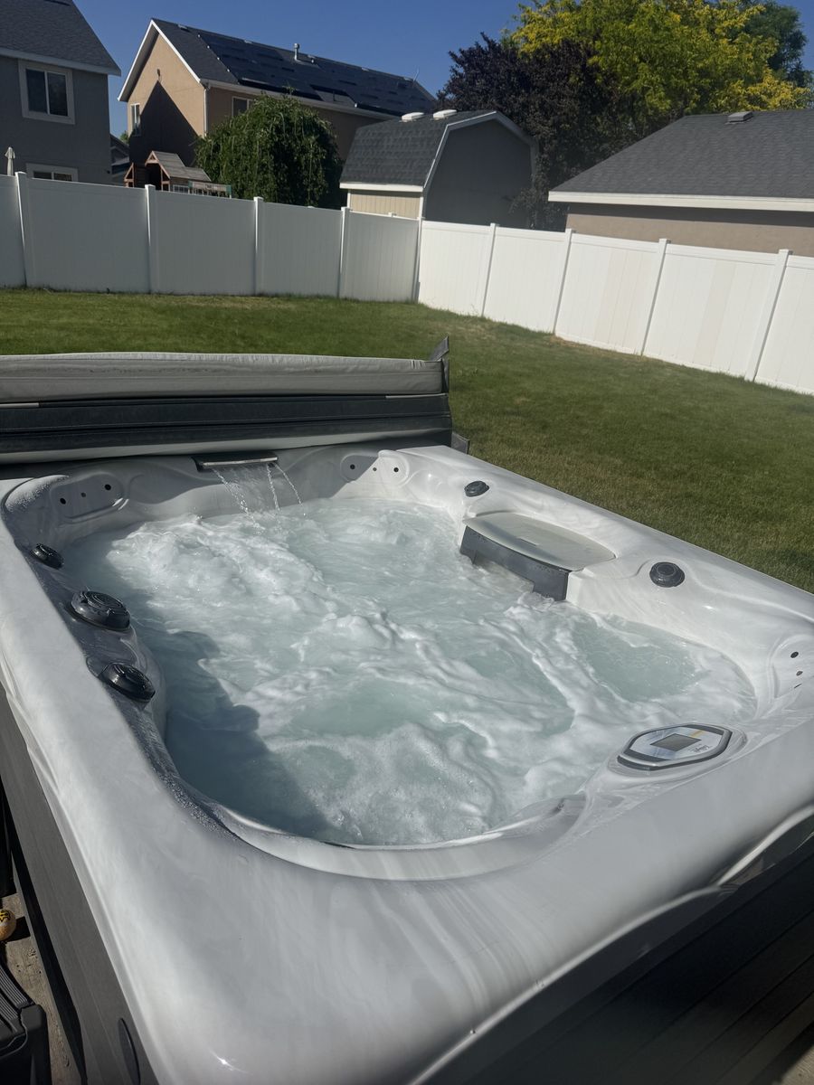 Master spa therapy jet hot tub