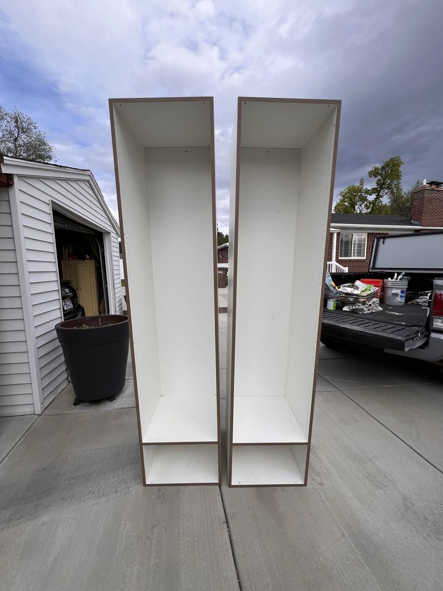 (1) Very well made cabinet. Comes with 4 shelves
