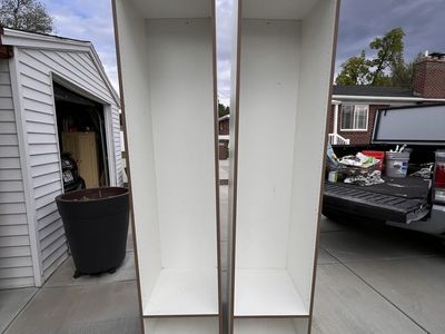 (1) Very well made cabinet. Comes with 4 shelves