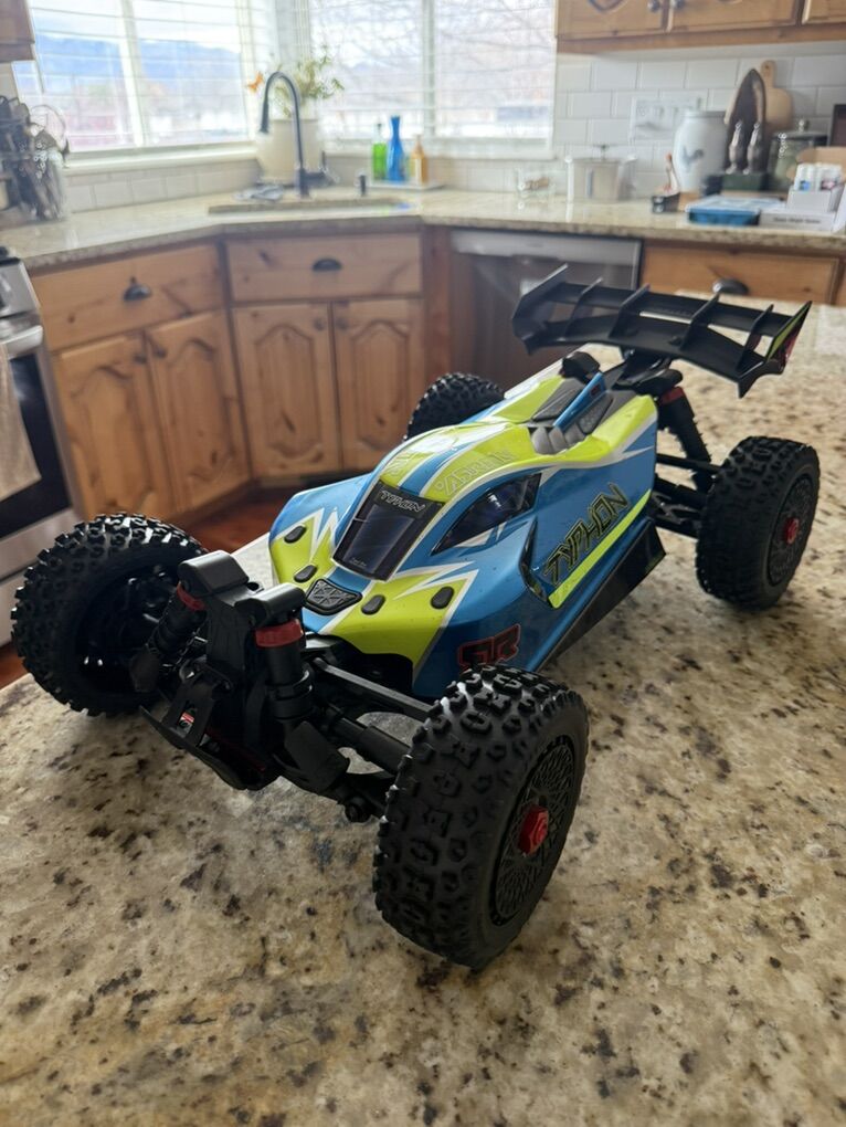 Arrma Typhon 1/8 Brushed