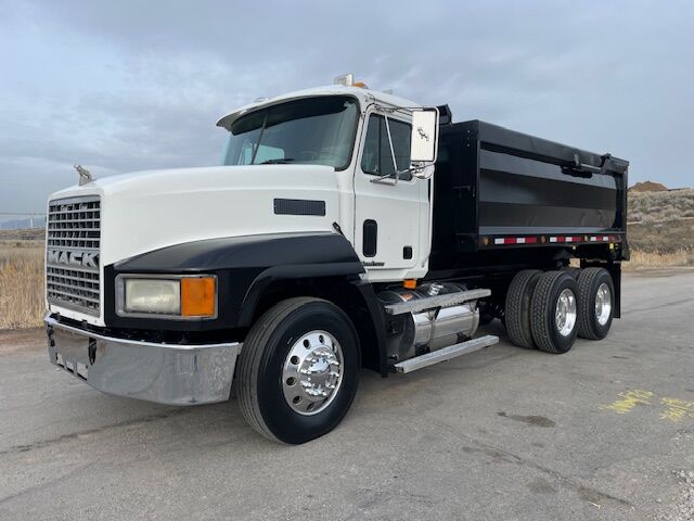 2000 Mack Granite Dump Truck
