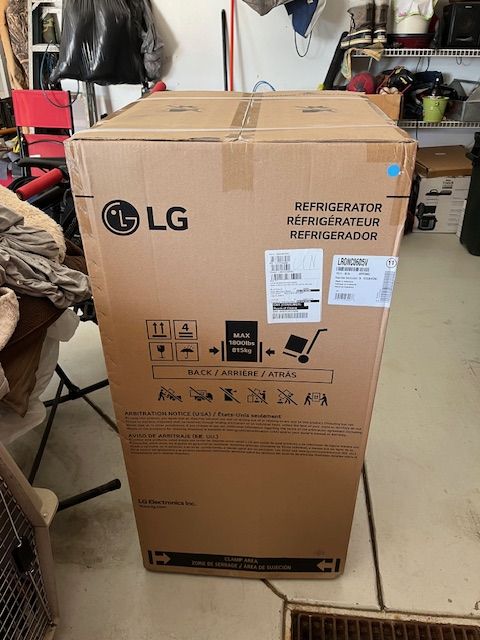New LG Refrigerator (model LRONC0605V)