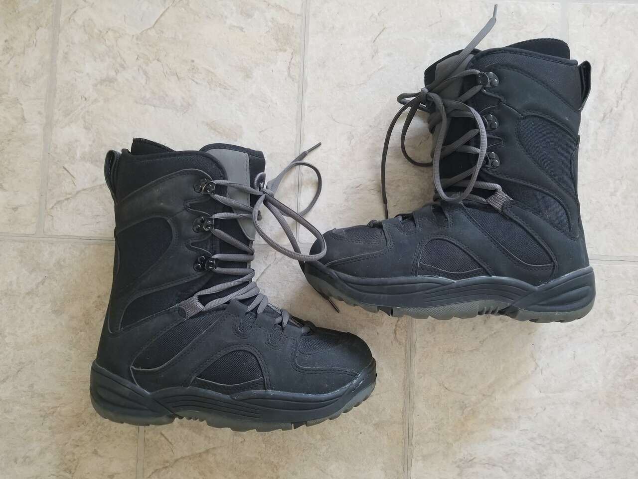 Aggression Snowboard Boots Snowboard Boots - Size 7