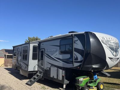 2018 Heartland Cyclone 4005 Toy Hauler 5th Wheel RV - 13' 6" Garage