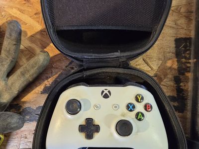 Xbox one wireless controller with case