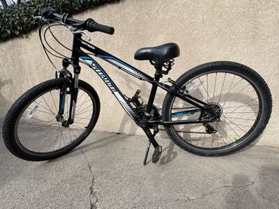 24 Specialized Hot Rock