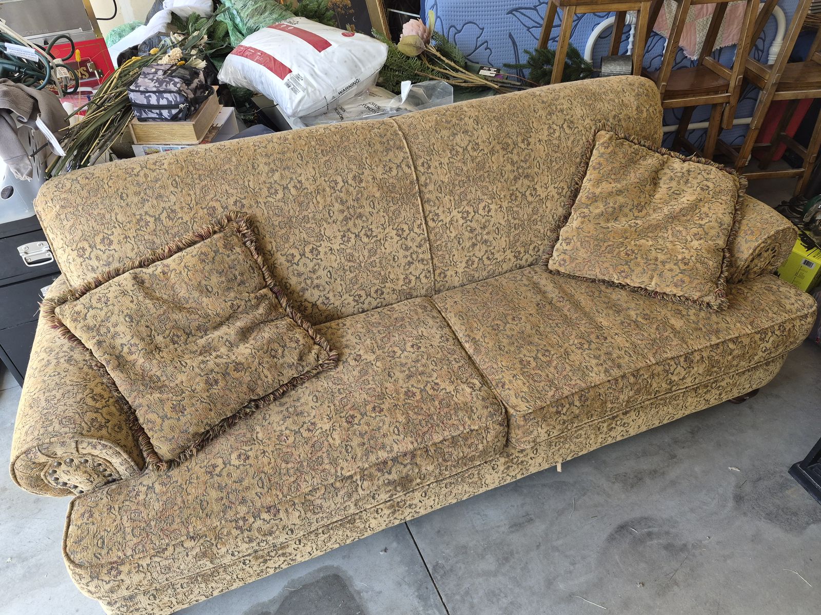 RC Willey (Alan White) 90 Inch Sofa-Couch
