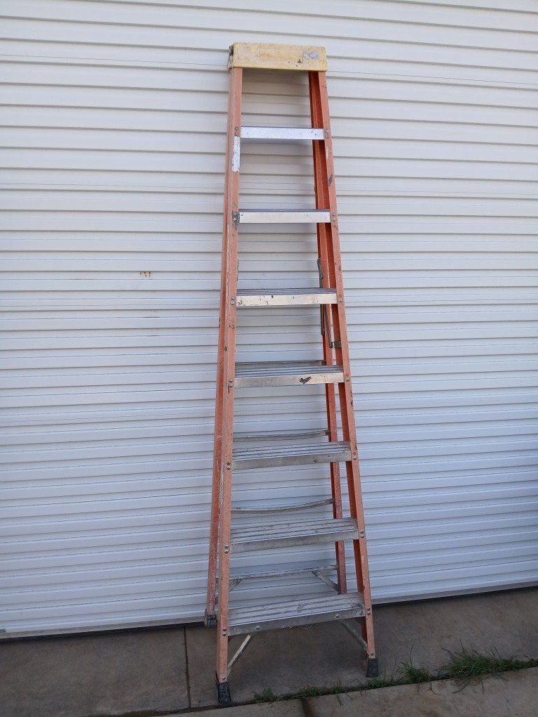 Werner 300lbs 8' Fiberglass Step-Ladder