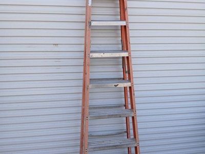 Werner 300lbs 8' Fiberglass Step-Ladder