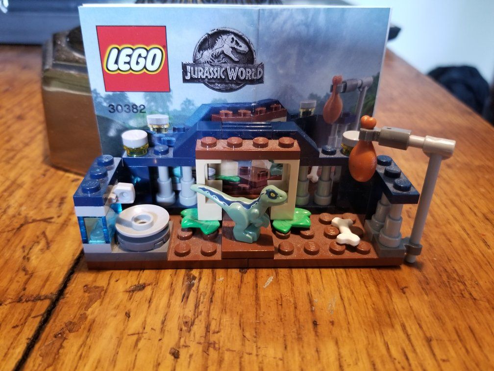 LEGO Jurassic World 30382 Baby Velociraptor Playpen FREE