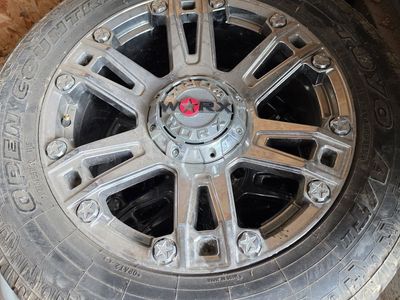 Toyota Tundra wheels and tires