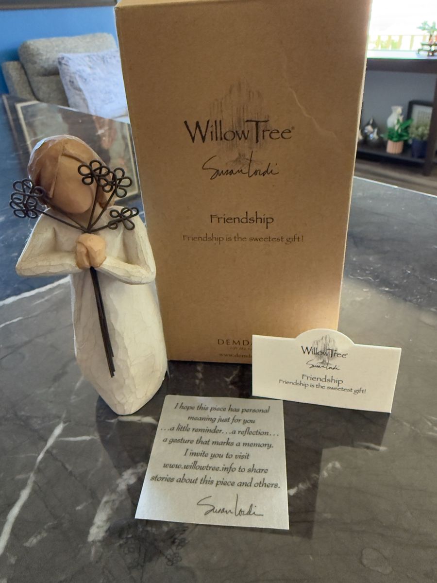 WillowTree Friendship Figurine