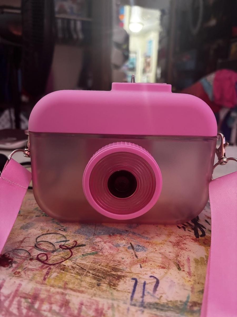 Pink Camera-Shaped Water Bottle with Adjustable Strap - Unique & Fun Hydration Accessory