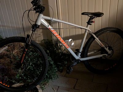 Jamis Hijack A2 Mountain Bike - White/Orange - Hardtail Trail Bike