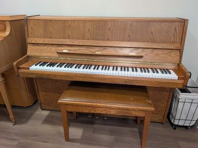 Piano SAMICK slim line, in tune. Like New, free delivery and home tuning SLC Utah.