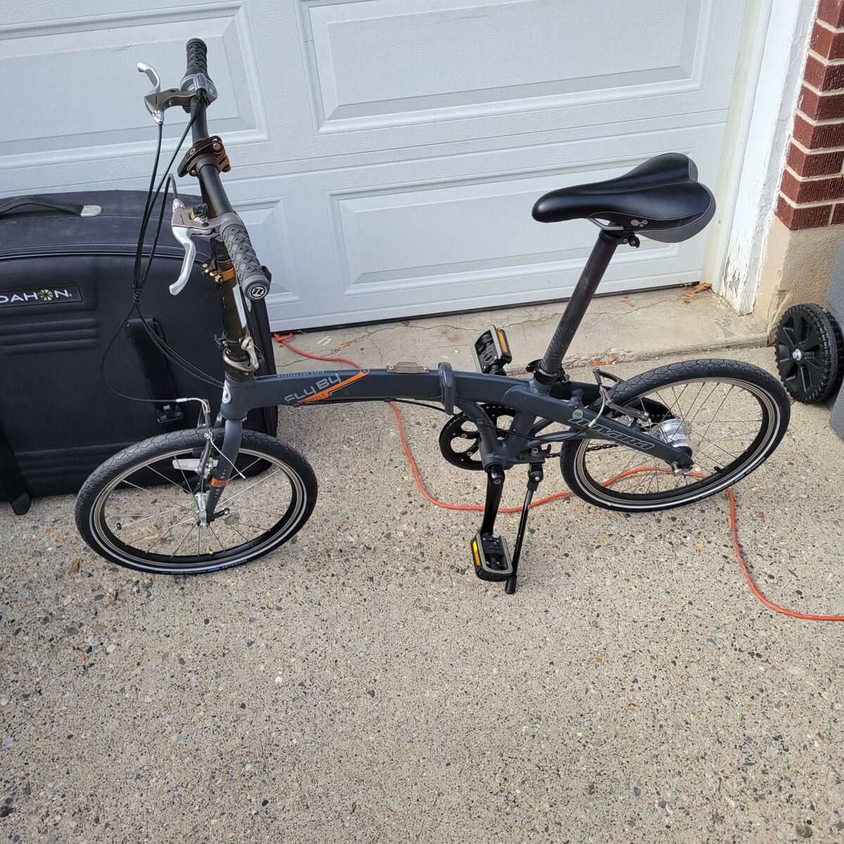 Folding travel bike with suitcase Dahon Novara