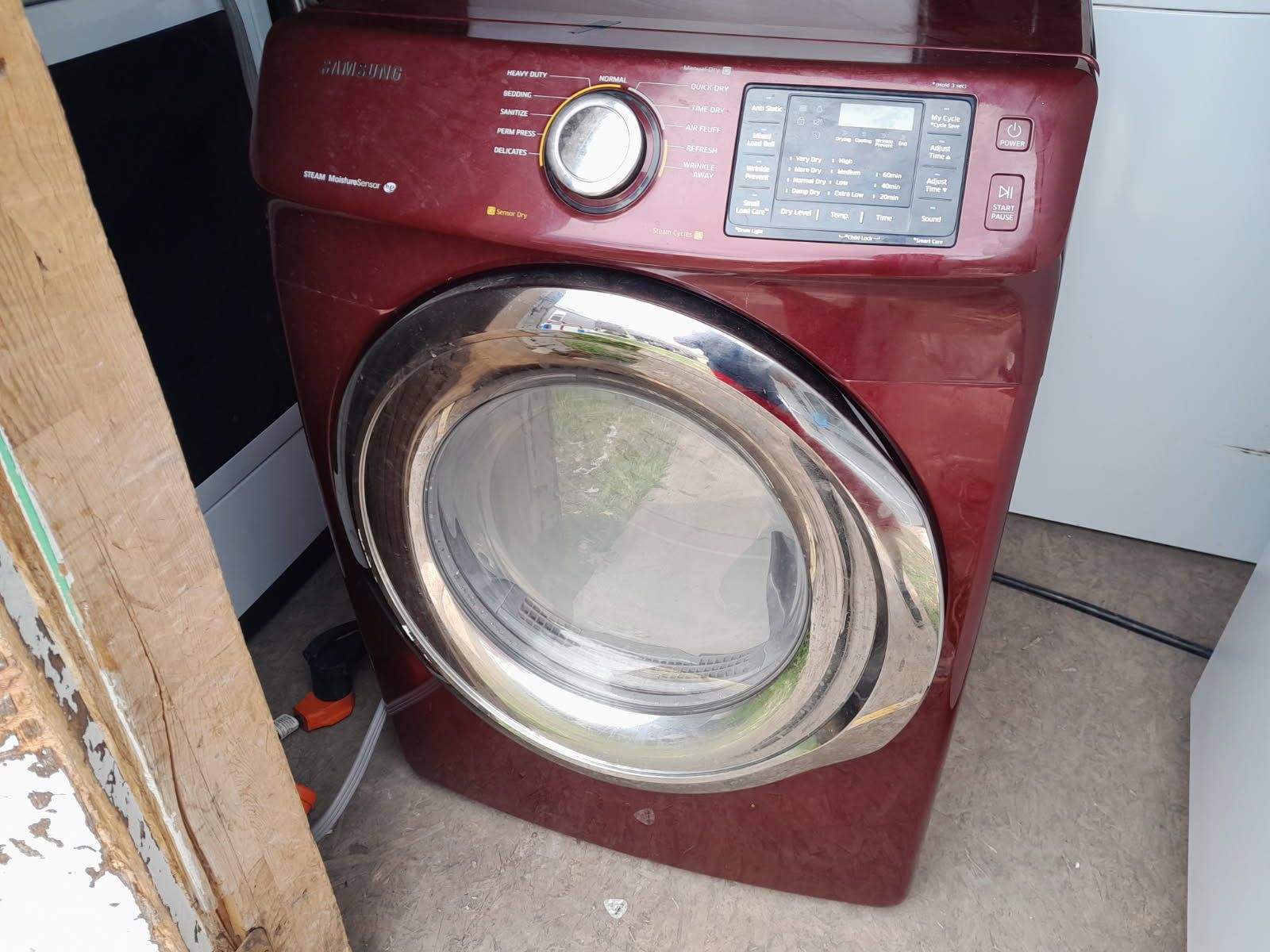 Nice Samsung Burgandy Electric Dryer