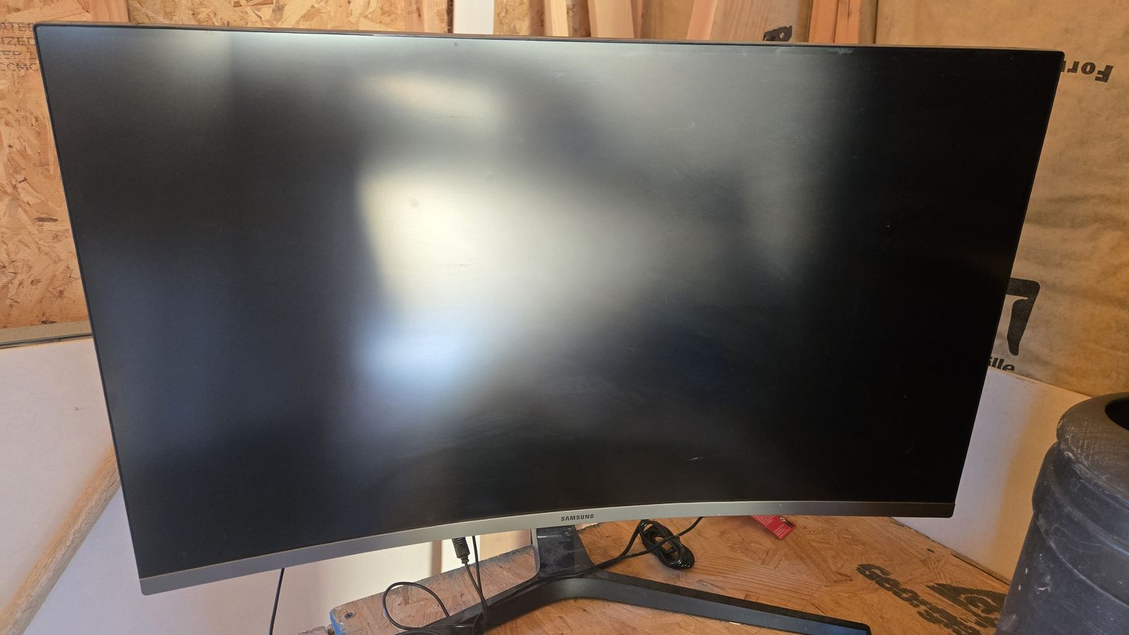 Samsung 32” Curved Computer Monitor - HDMI/VGA