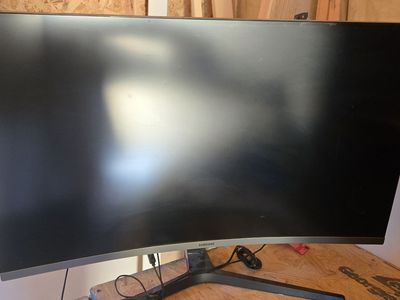 Samsung 32” Curved Computer Monitor - HDMI/VGA
