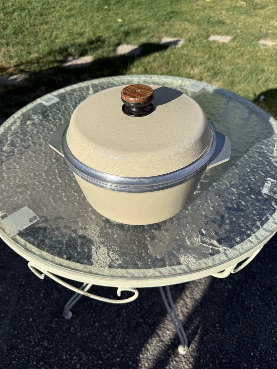 Vintage K. F. Aluminum Dutch Oven Pot with Lid - Tan Speckled Finish, Wood Knob Handle