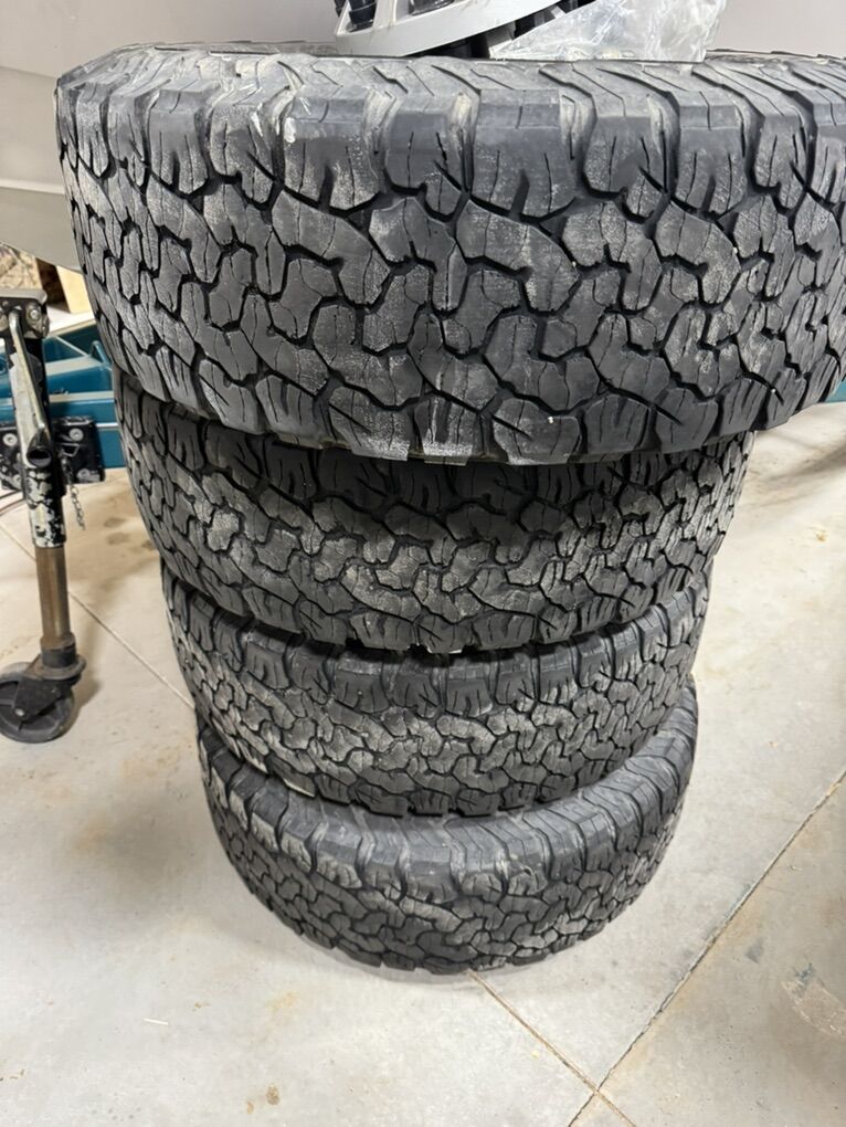 265/70/r17 BFG Tires And Rims