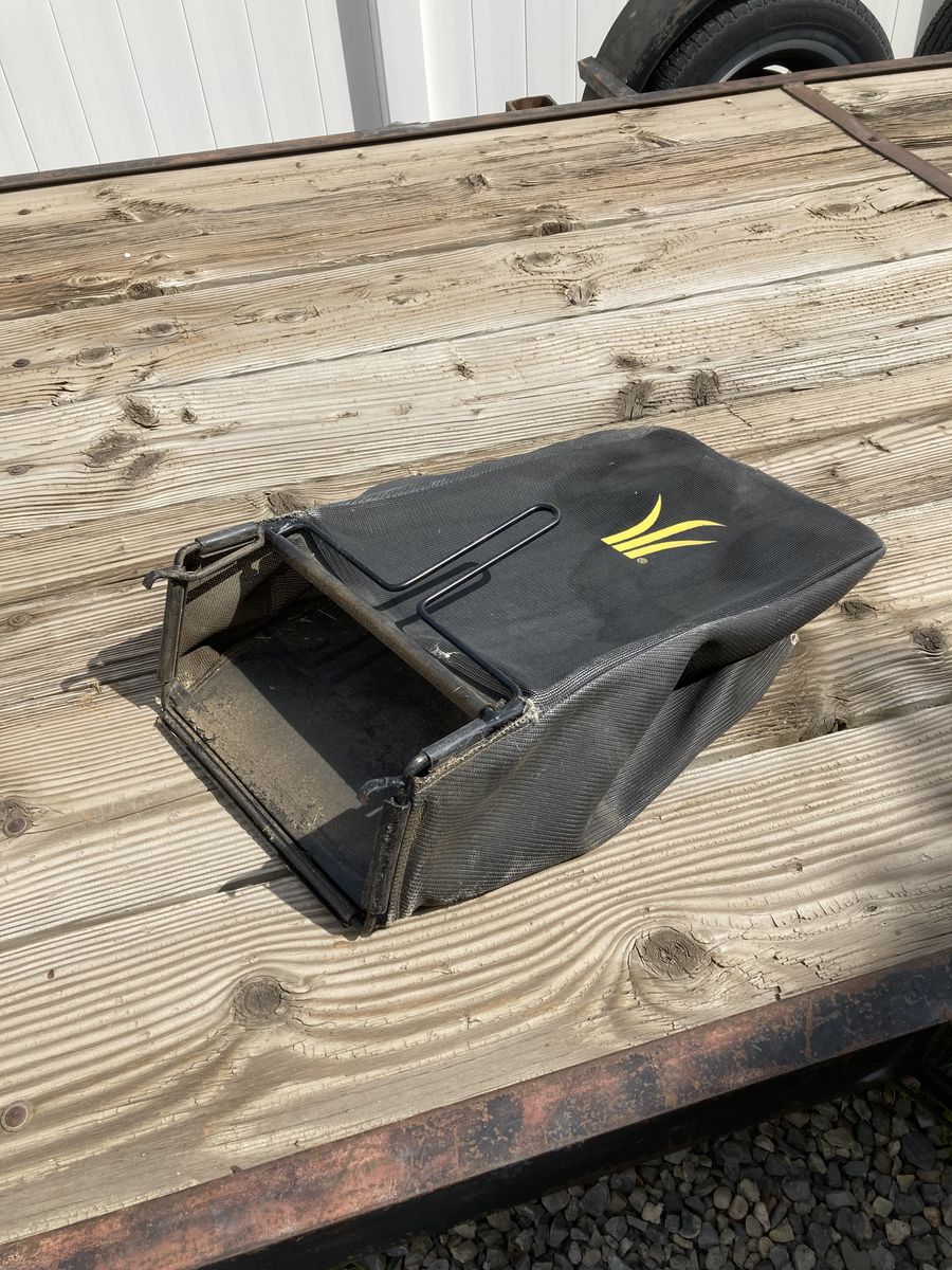 Yard-Man Lawnmower grass catcher - bag