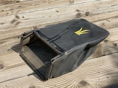 Yard-Man Lawnmower grass catcher - bag