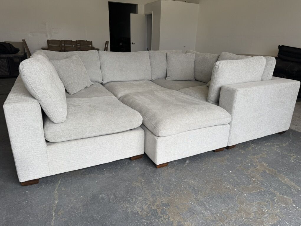 GRAY COSTCO MODULAR SECTIONAL SOFA COUCH & OTTOMAN