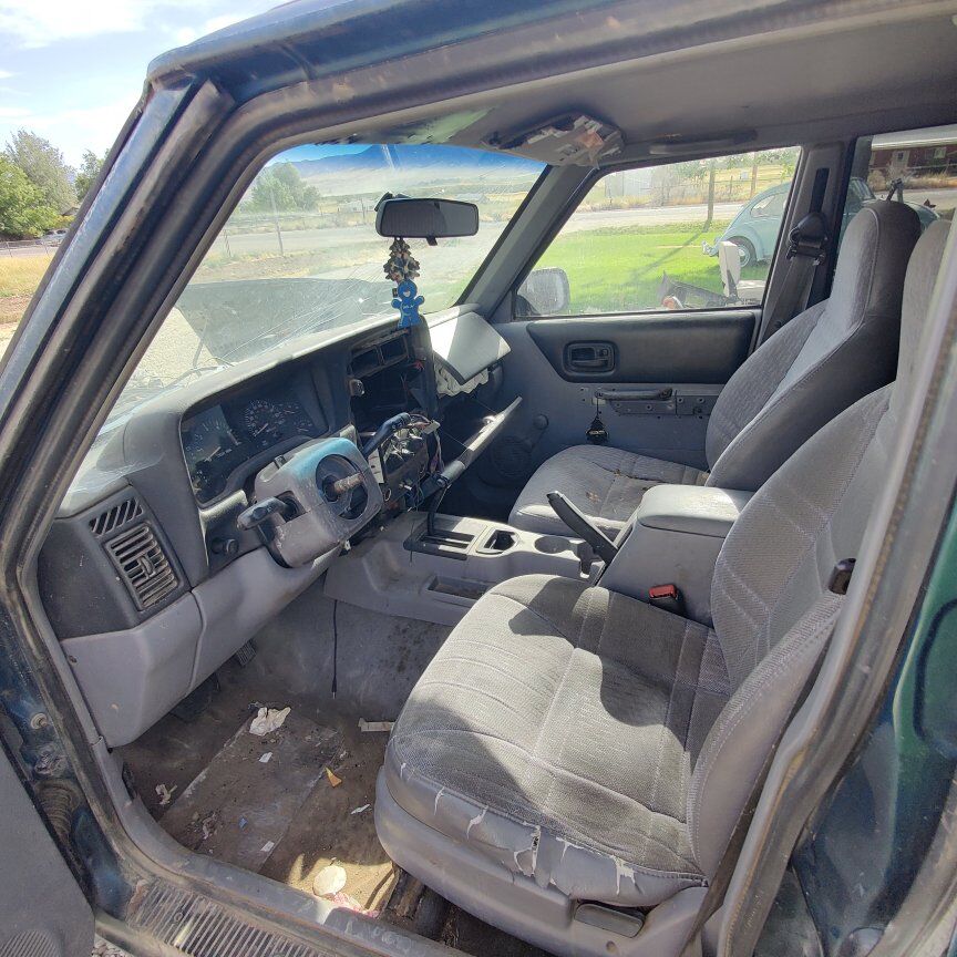 1997 jeep Cherokee xj 2wd part out
