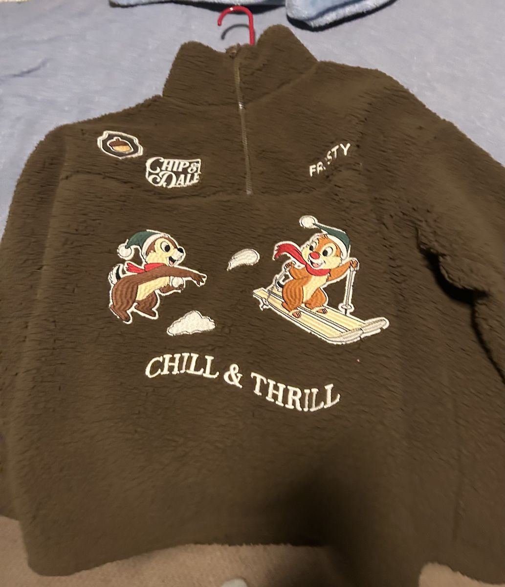 Chip and Dale pullover sweatshirt size XXL