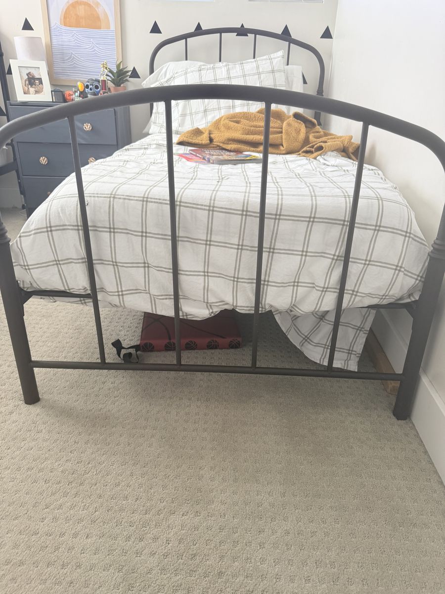 Twin size metal bed