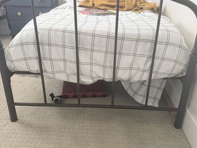 Twin size metal bed