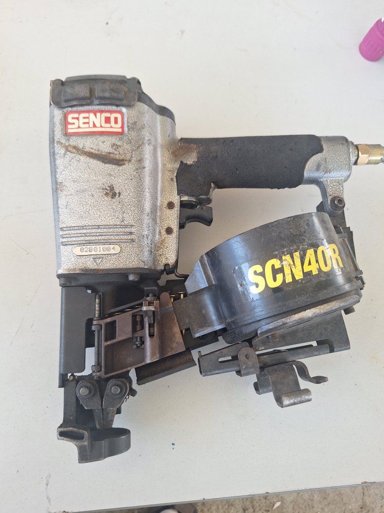Senco SCN40R roofing nail gun