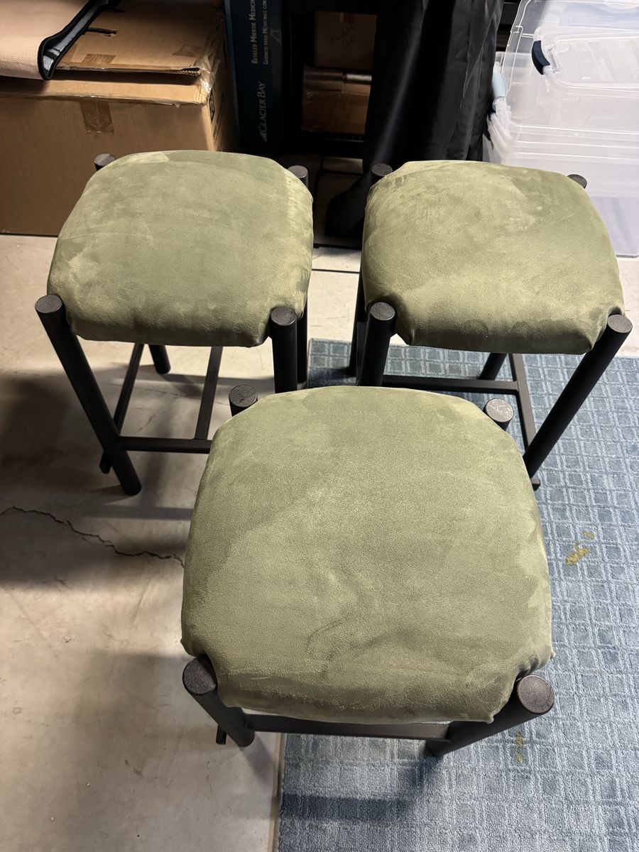 3 Counter Height Bar Stools Excellent Condition
