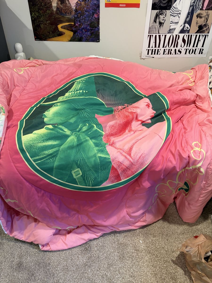Twin size, wicked comforter
