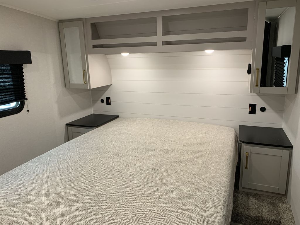 Main image 12