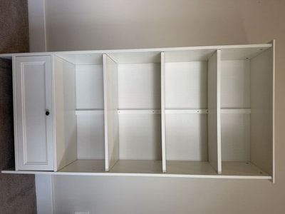 Modern White Bookshelf In Excellent Condition