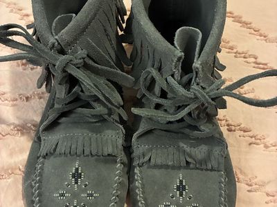 New Manitobah Mukluk MoccasIns