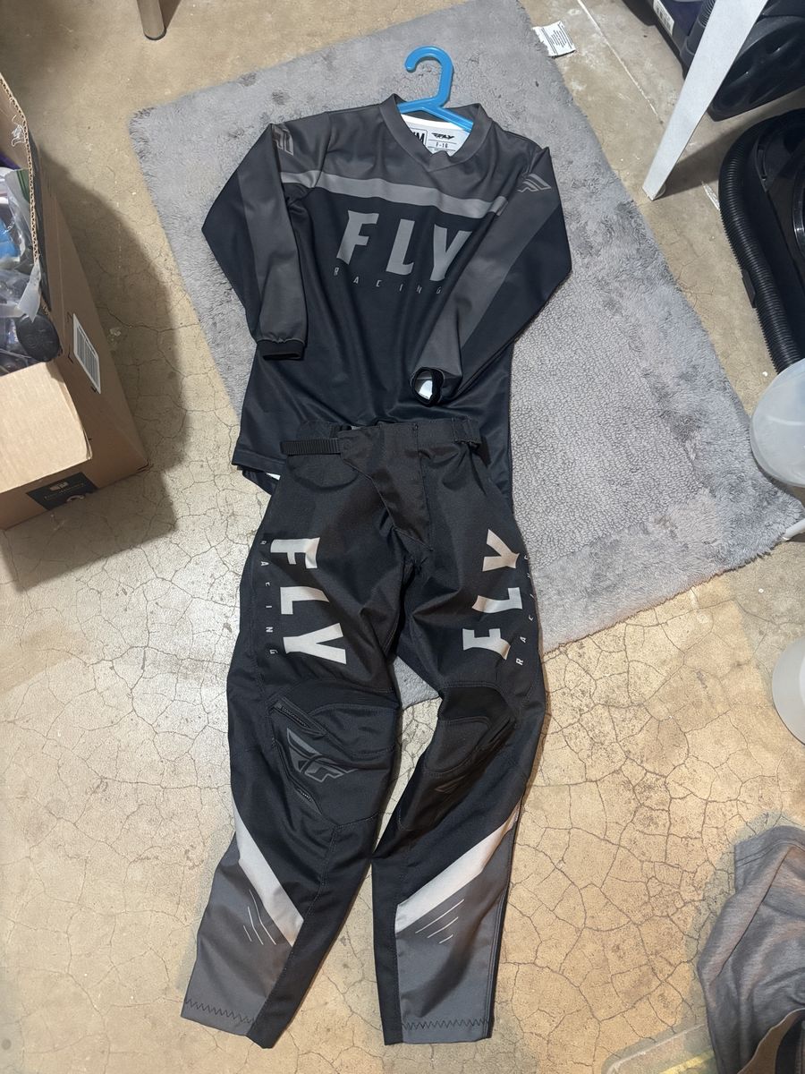 Fly Racing F-16 Youth Motocross Gear Set - Black/Gray Jersey Medium & Pants Size 22 - Excellent Condition