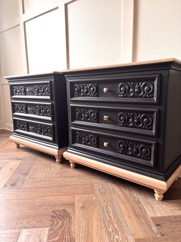 Stunning Set Of Nightstands