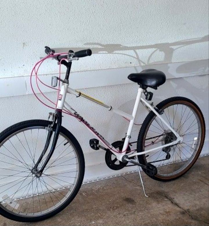 26' Huffy White River .10 Speed .White