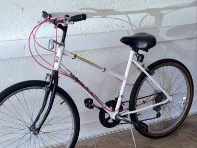 26' Huffy White River .10 Speed .White